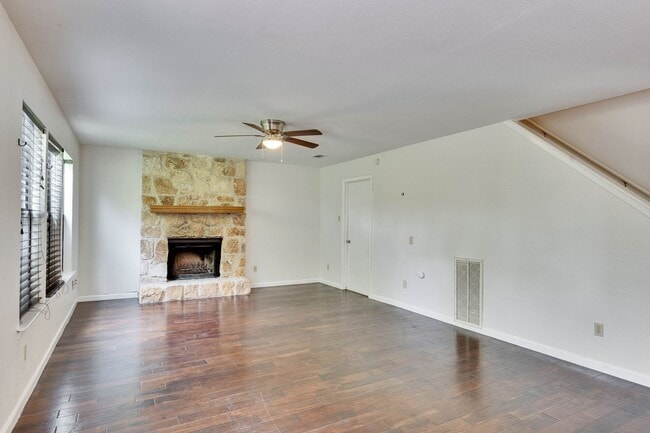 Building Photo - Great 3 bedroom home in South Austin!