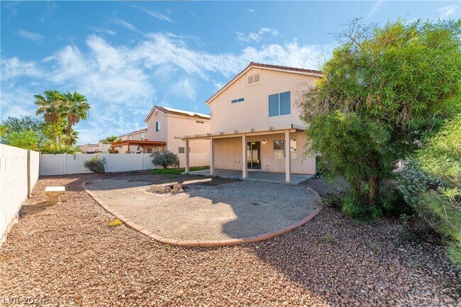Building Photo - 1010 Cliffbrook Hedge Ave