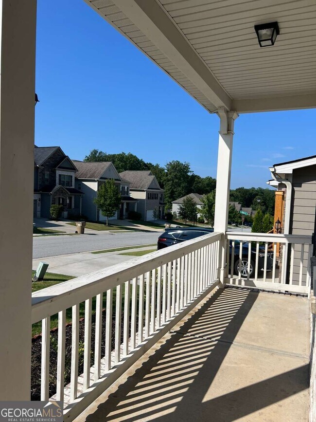 Building Photo - 370 Broadmoor Dr