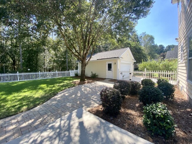 Building Photo - Rent Ready, Four Bedroom Home in Parkside ...