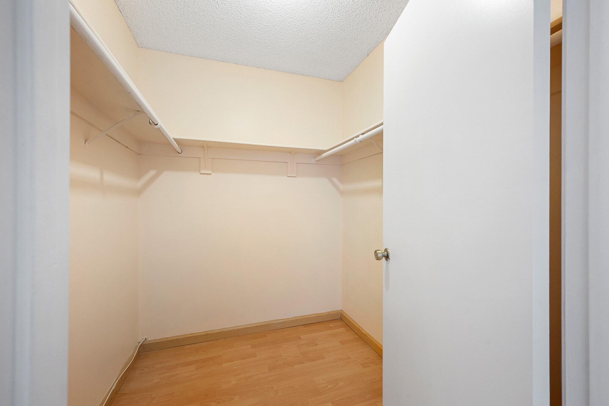 Building Photo - 13203 Vanowen St