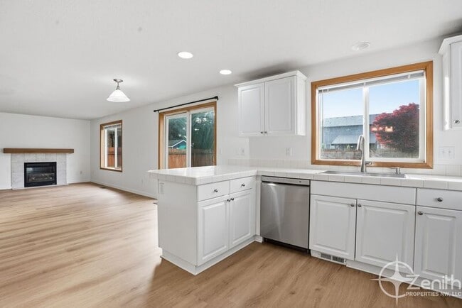 Building Photo - 10516 NE 113th Ave