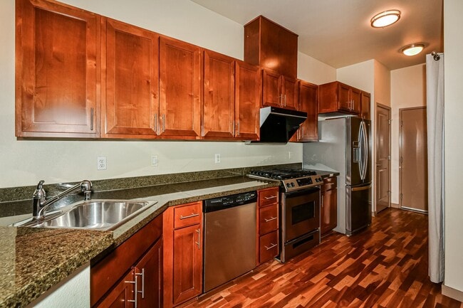 Building Photo - Prime Downtown Kirkland Location with Modern Finishes