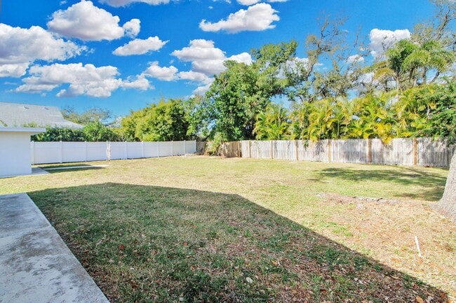 Building Photo - Nokomis Annual Home for Rent