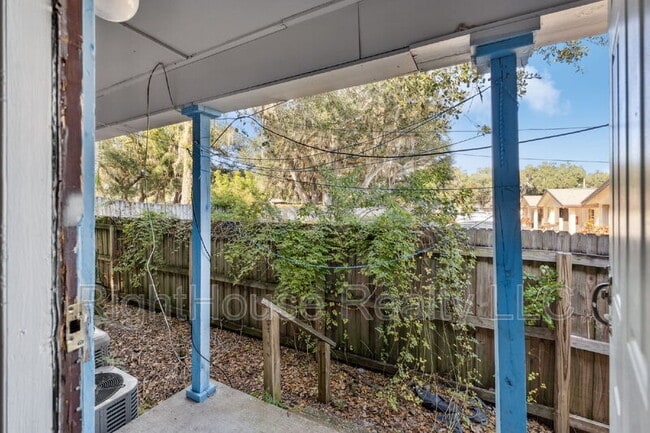 Building Photo - 2430 Tanglewood St