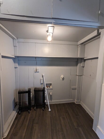 Building Photo - 410 E Day St