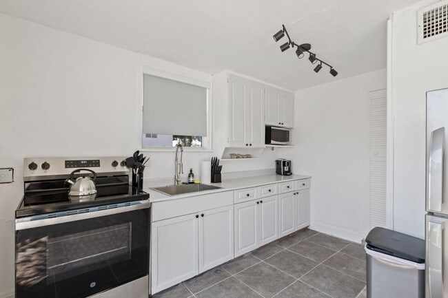 Building Photo - Charming 2-Bedroom Single-Family Home with...