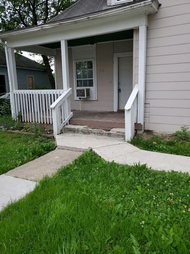 Building Photo - 2 Story 3 Bed 1 Bath House