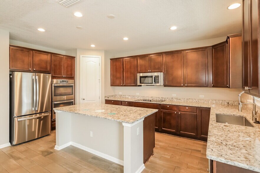 Building Photo - 3343 Spring Valley Ct