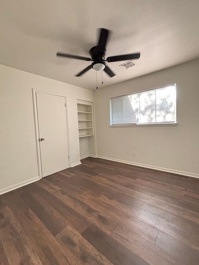 Building Photo - 27 Meldia Dr