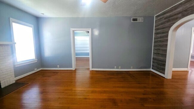 Building Photo - 4412 Stanford St