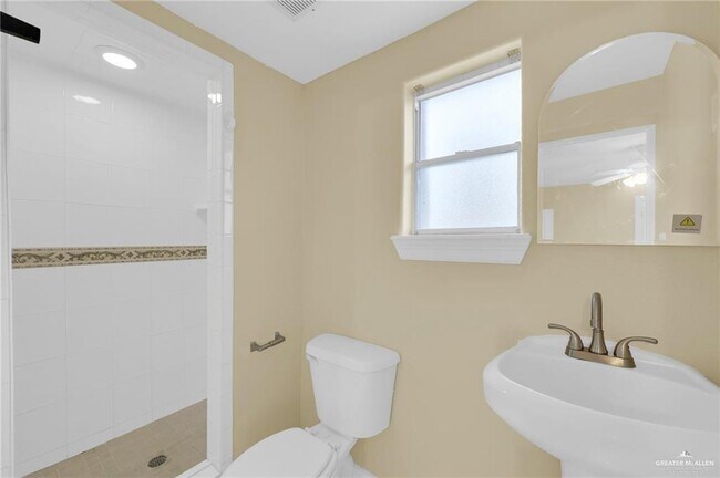 Building Photo - 19 S 9th St