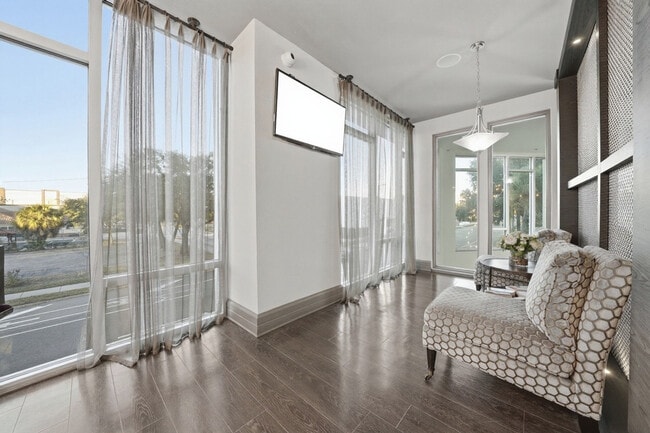 Building Photo - 1700 W Cleveland St