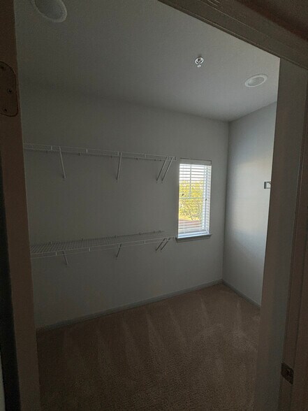 Building Photo - 950 FM2001