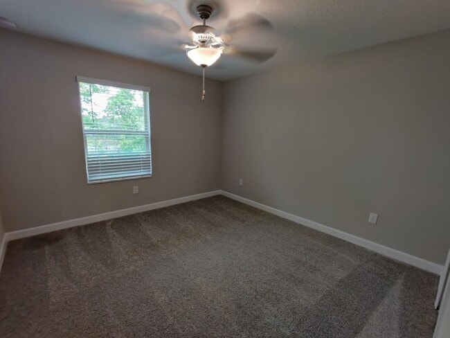 Building Photo - 23300 Willow Glen Way