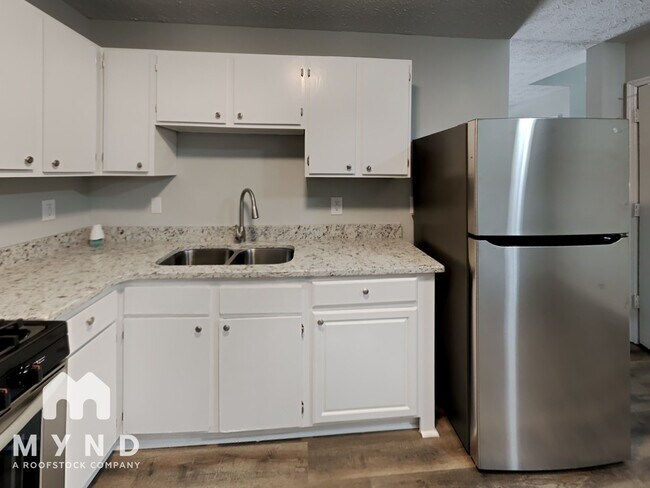 Building Photo - 2310 Ramblewood Cir