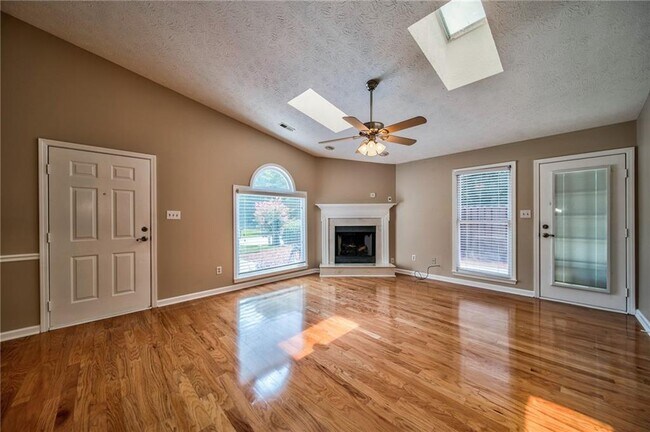 Building Photo - 215 Arbor Wy