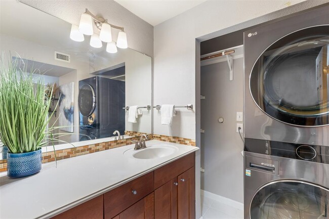 Building Photo - 7685 Northcross Dr