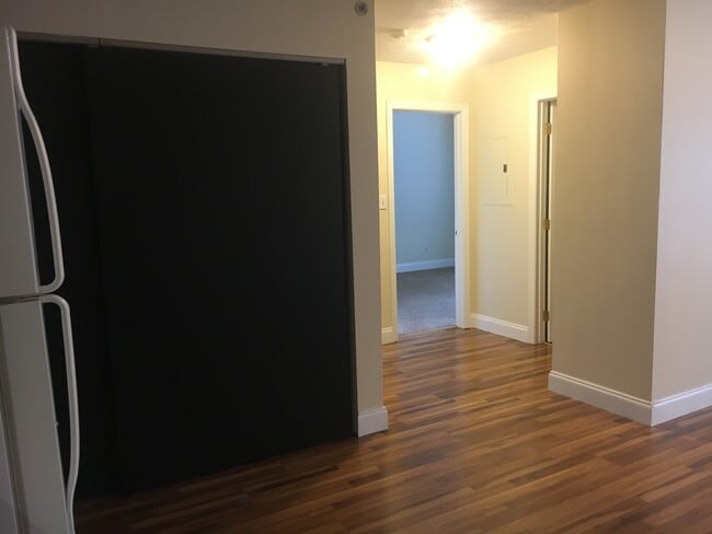Building Photo - 102 3rd St