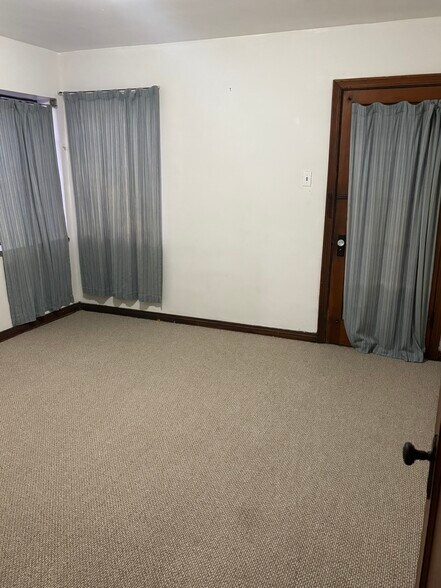 Living Room - 5316 Miami St