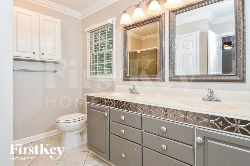 Building Photo - 205 Worthland Ct