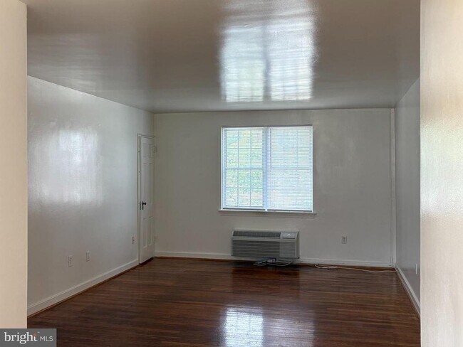 Building Photo - 3407 Commonwealth Ave