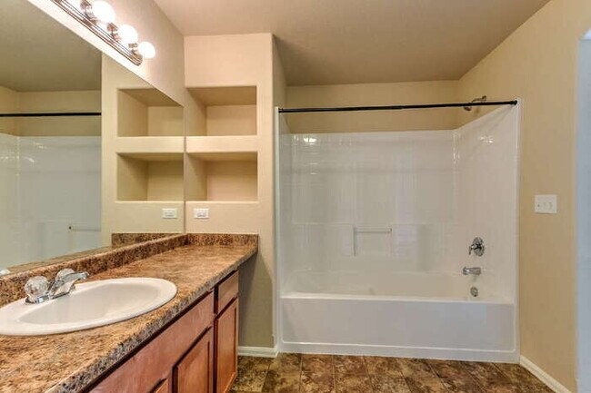 Building Photo - $1900 in Savings – Rent-Free December  // ...