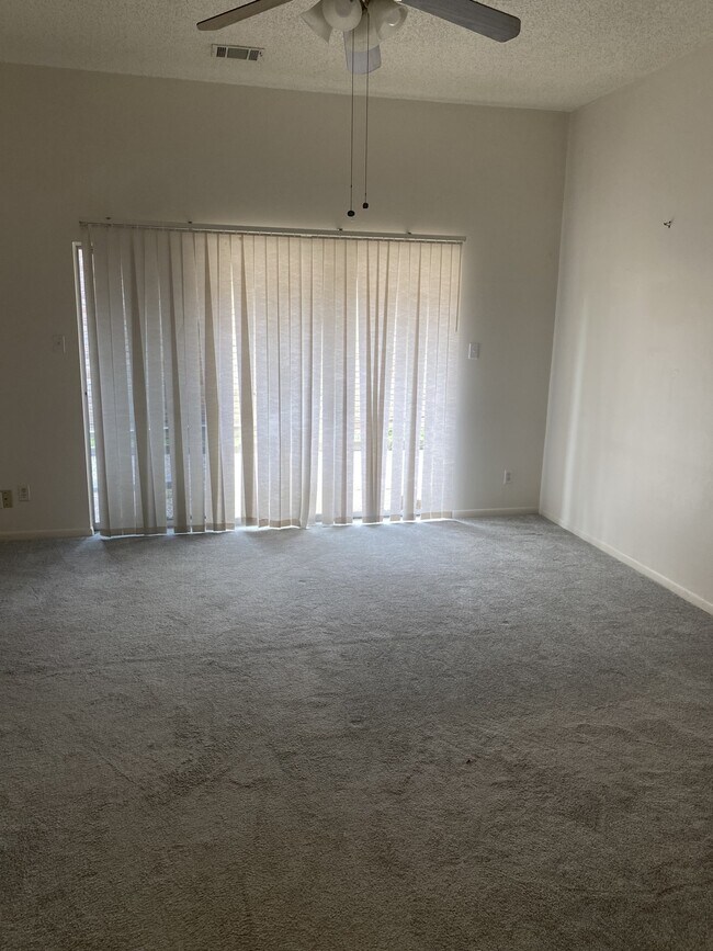 Building Photo - 5 Bendwood Dr