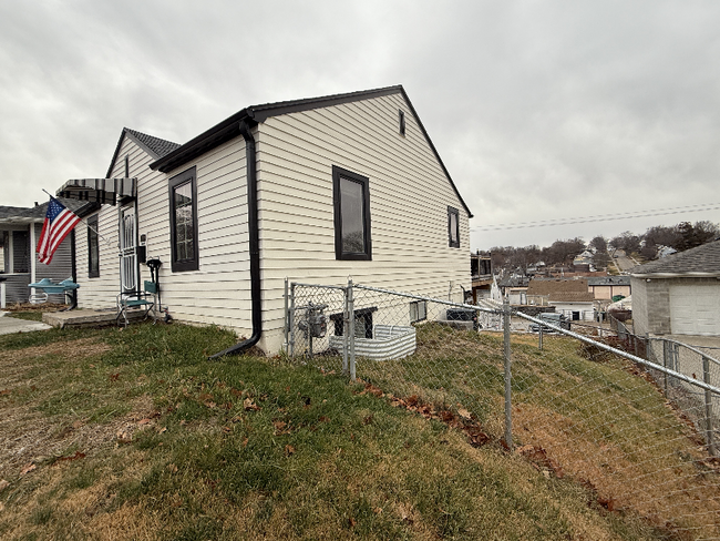 Building Photo - 4919 Hickory St