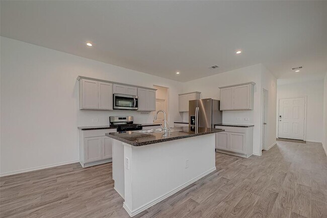 Building Photo - 24330 Elmwood Falls Dr