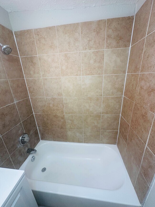 Building Photo - 2558 Spirea St