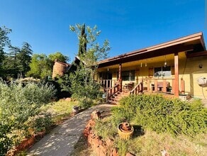 Building Photo - Furnished, 1-year long-term rental