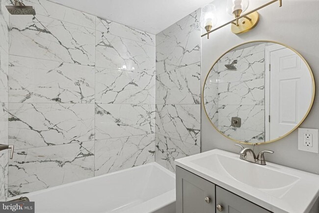 Building Photo - 225 Market St