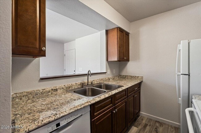 Building Photo - 1346 E Mountain View Rd