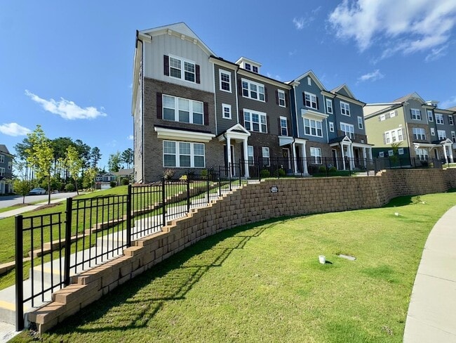 Building Photo - 2550 Frg Vlg Wy