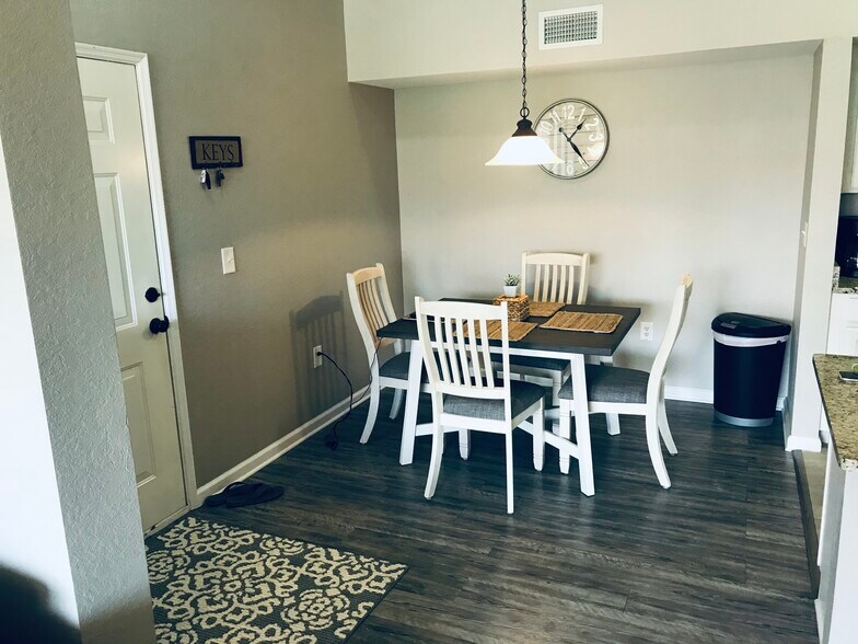 Building Photo - 4122 Residence Dr