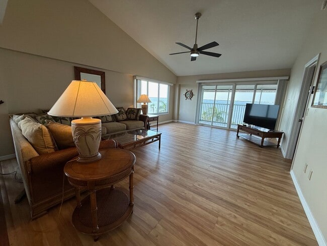 Building Photo - 1477 Park Beach Cir