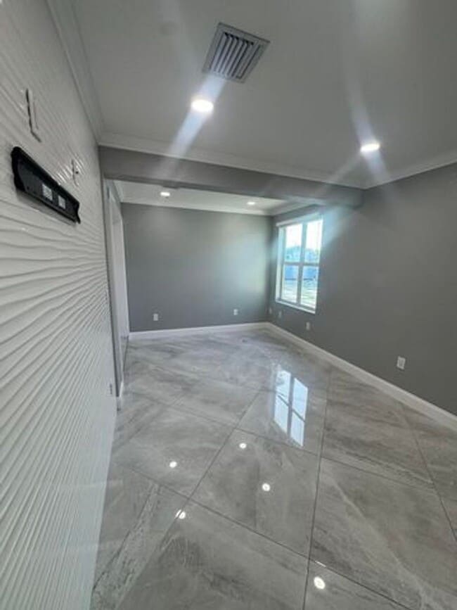 Building Photo - 2591 Rosehaven Rd