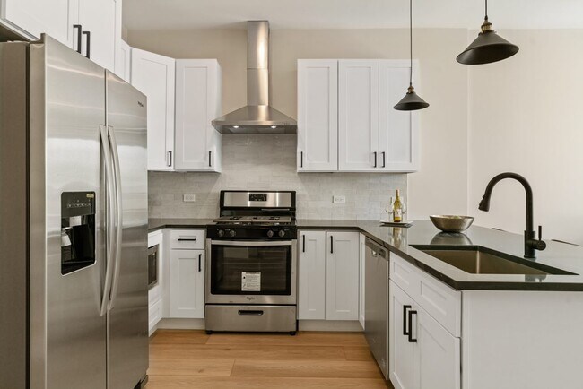 Building Photo - 1646 W Belmont Ave