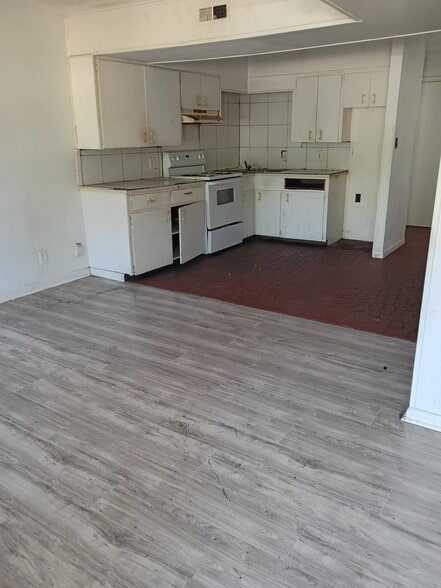 Building Photo - 402 Mimosa Cir