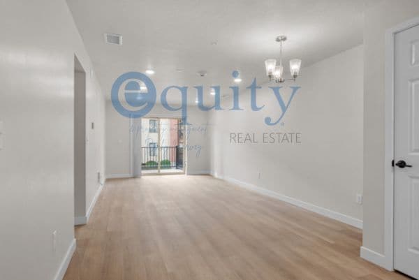 Building Photo - 1032 E 400 S