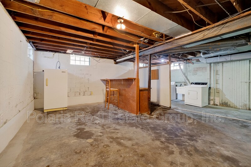 Building Photo - 717 E 60th St