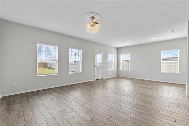 Building Photo - 261 Hortus Dr