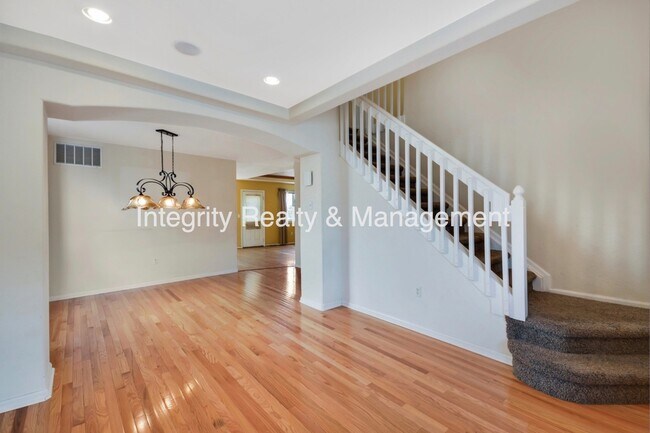 Building Photo - 4812 N Silverlace Dr