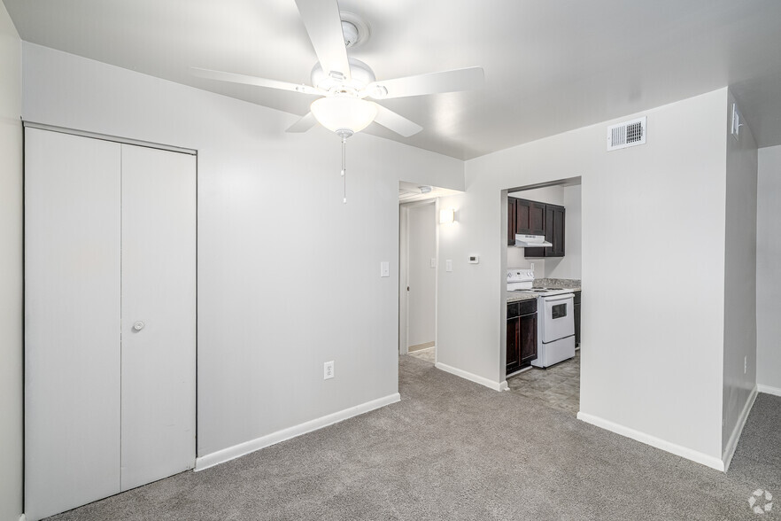 1BR, 1BA - 635SF - Dining Room - Olde Jamestowne Apartments