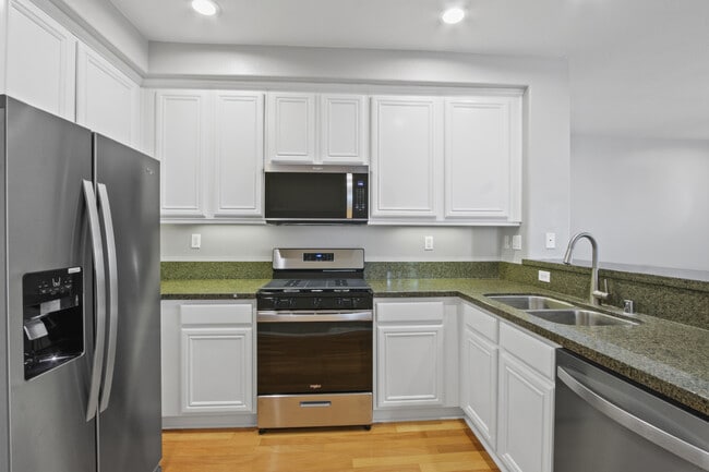 Building Photo - 7708 Hess Pl