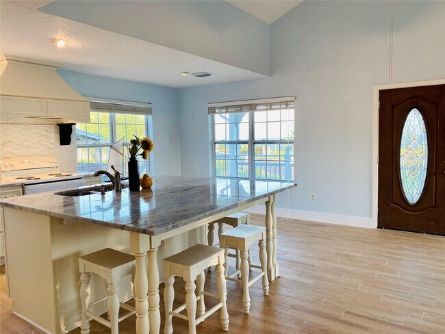 Building Photo - 1578 Railroad St