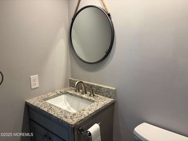 Building Photo - 248 Larchwood Ct