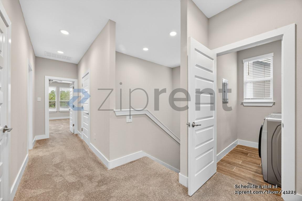 Building Photo - 1511 E Sandalwood Ln