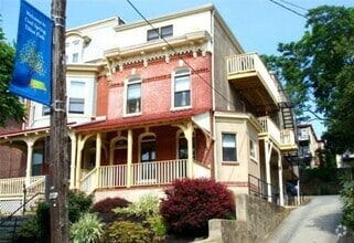 Building Photo - 811-4 N VAN BUREN St. Apt 4